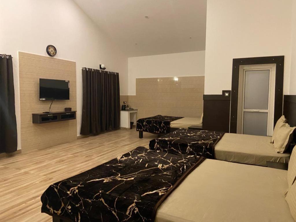 Rr Holiday Inn Kodaikanal Kültér fotó